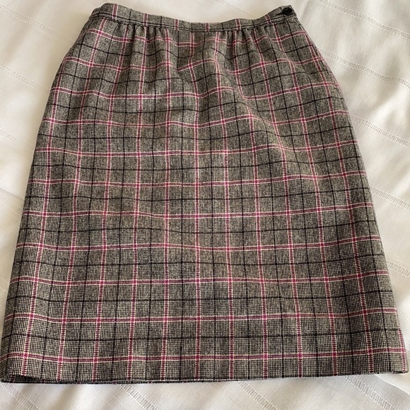Pendleton wool pencil skirt - vintage size 10. - Picture 2 of 11